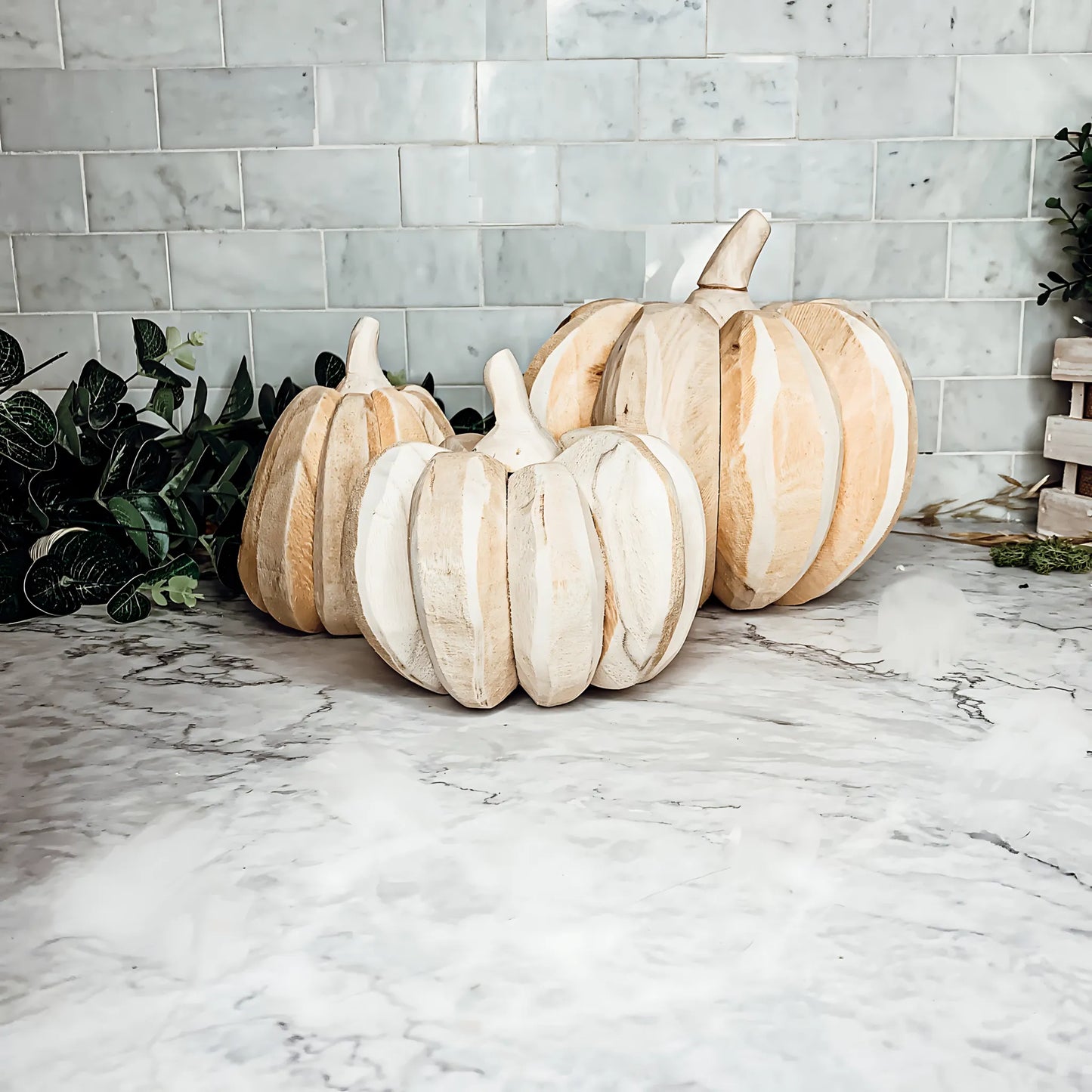 Distressed finish pumpkins
