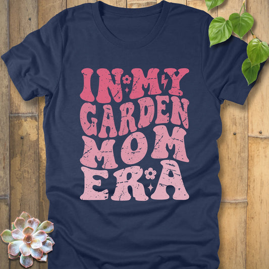 Heather Navy t-shirt featuring the design In My Garden Mom Era printed in bold pink letters, chic outdoor gardening wear.