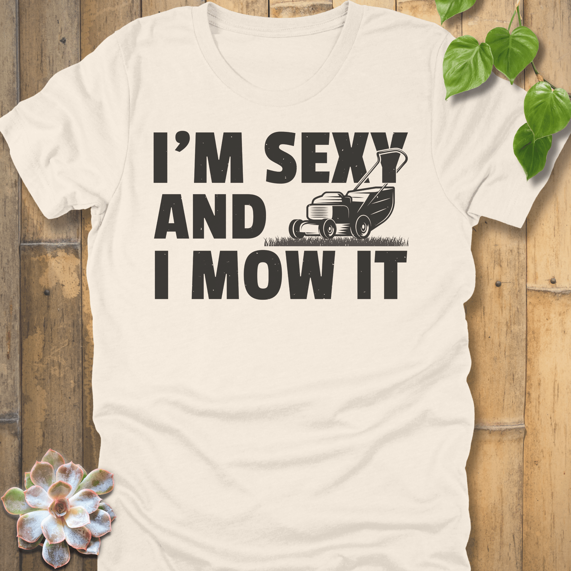 Natural / S I'm Sexy And I Mow It T-Shirt T-Shirt